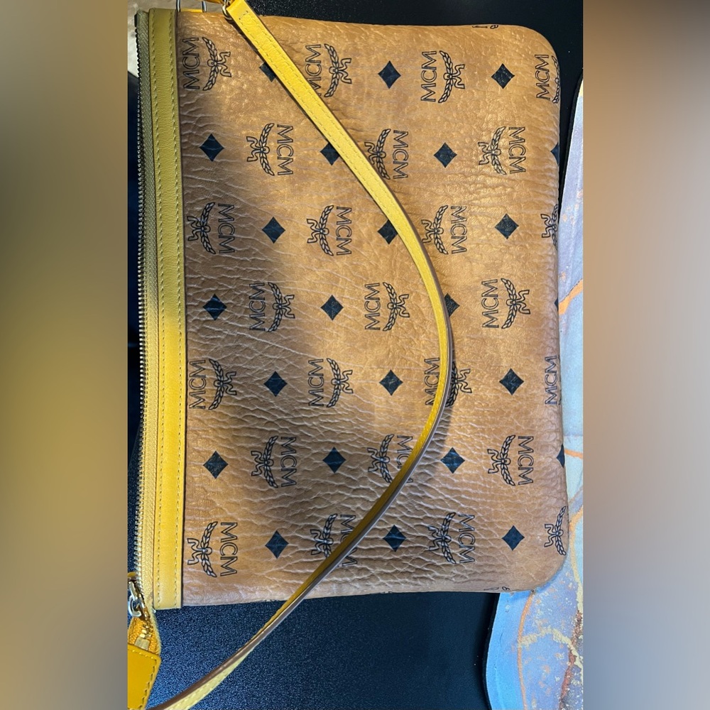 Like new Mcm pouch. No sign of wear.